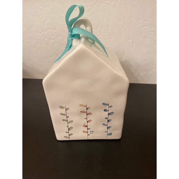 Cute vines bird house
NOT RAE DUNN - Picture 3 of 5